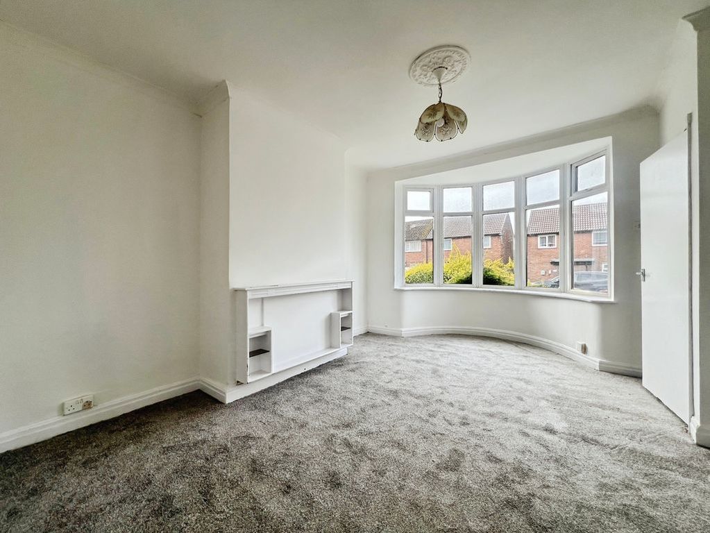 Property photo 2 of 13 Lounge