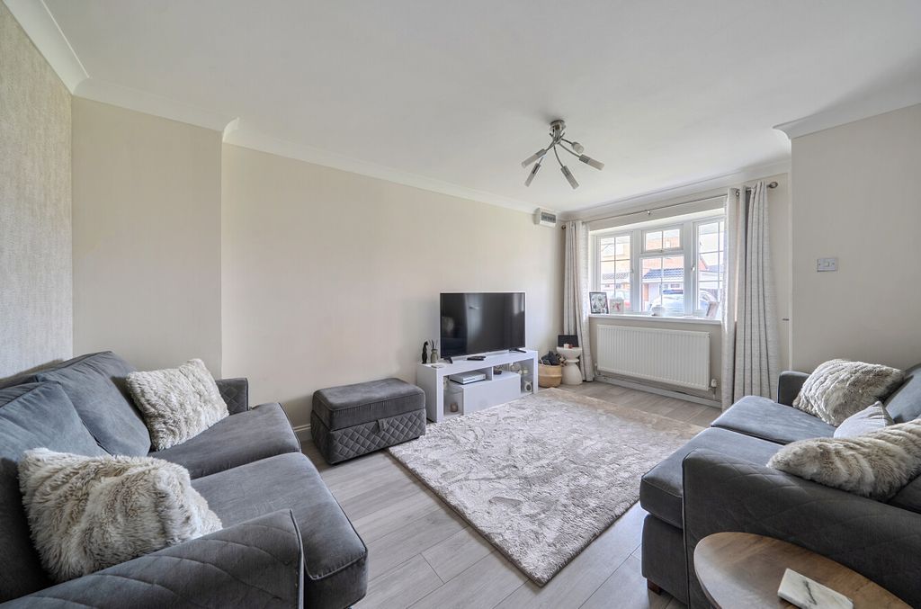 Property photo 2 of 12 14416851169De003538c02