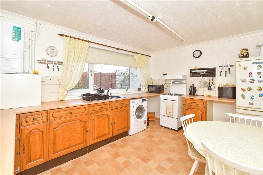 Property photo 3 of 9 Kitchen