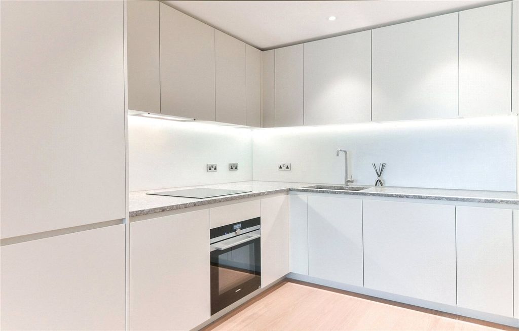 Property photo 2 of 11 Kitchen