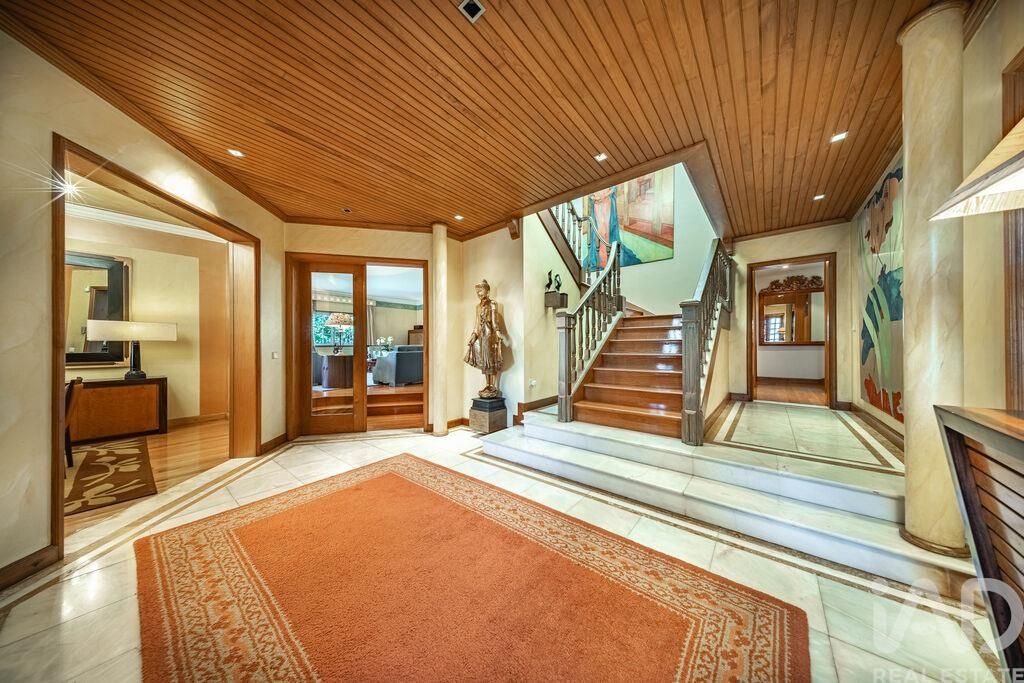 Property photo 2 of 38
