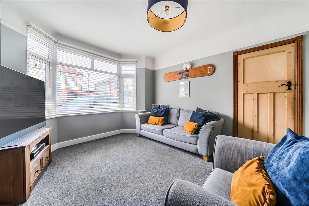 Property photo 3 of 18 Living Room