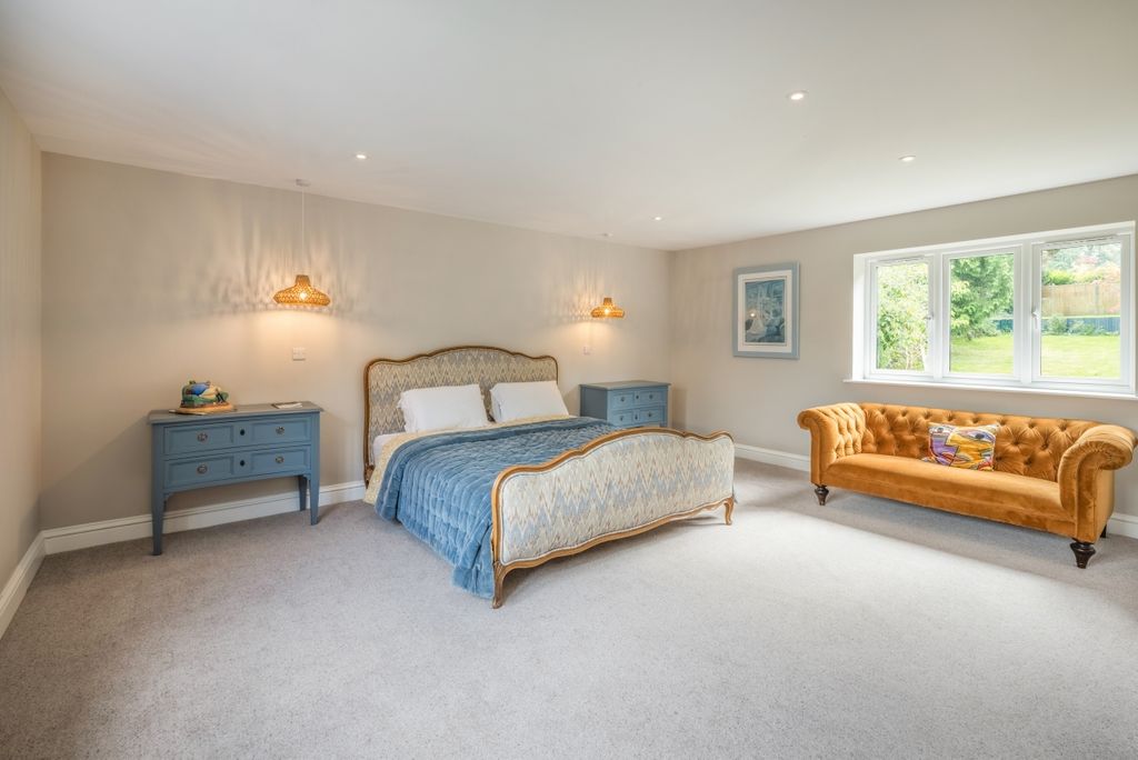 Property photo 3 of 22 Southlands New 2