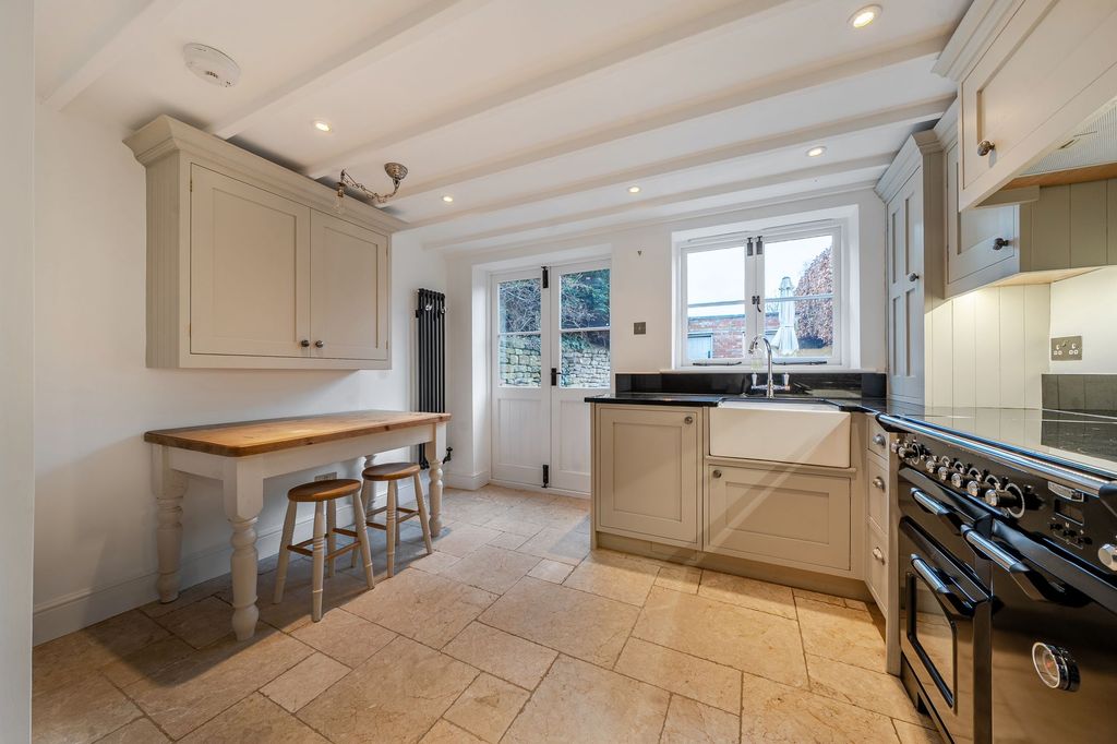 Property photo 3 of 12 Kitchen