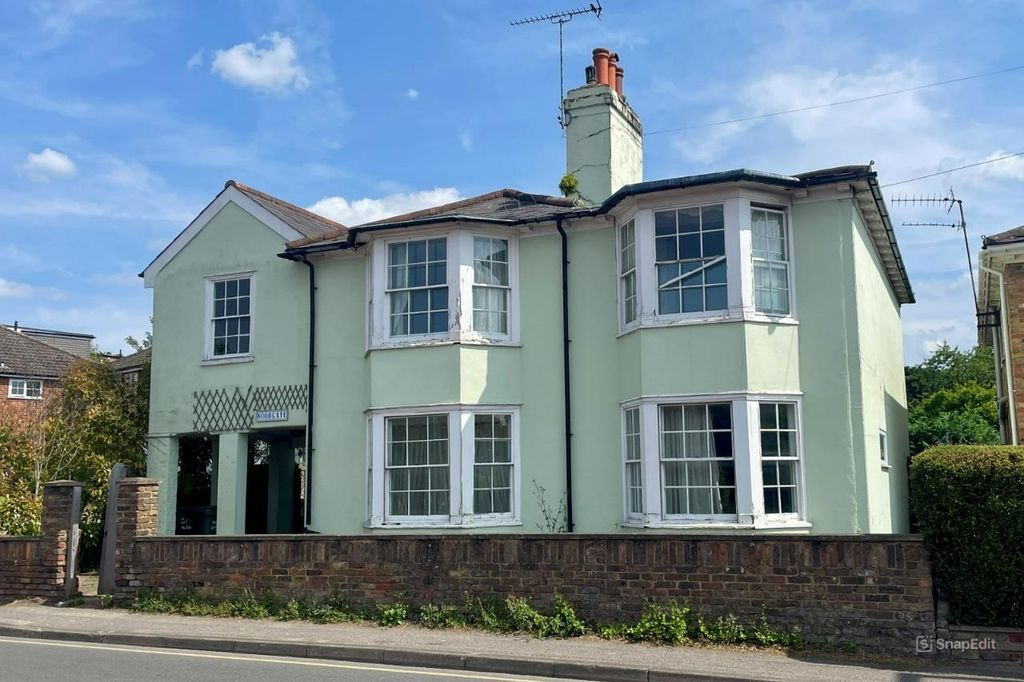 Property photo 1 of 15 Woodgate, London Road, Epsom, Surrey, Kt17 2Bb