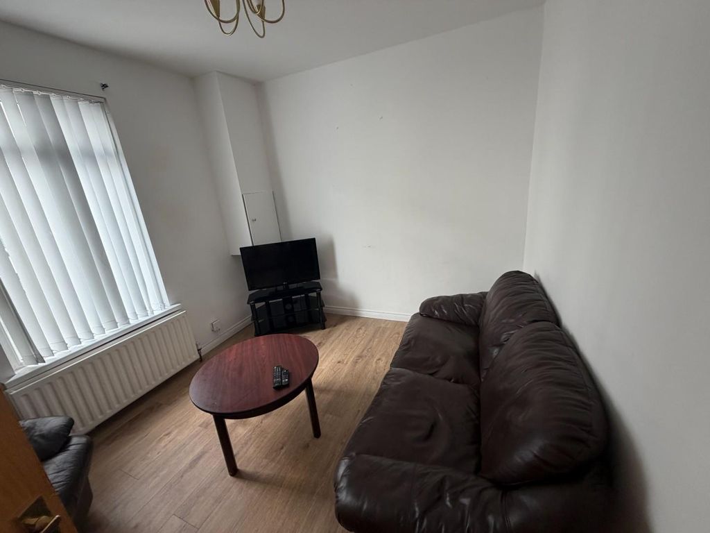 Property photo 3 of 10 Living Room