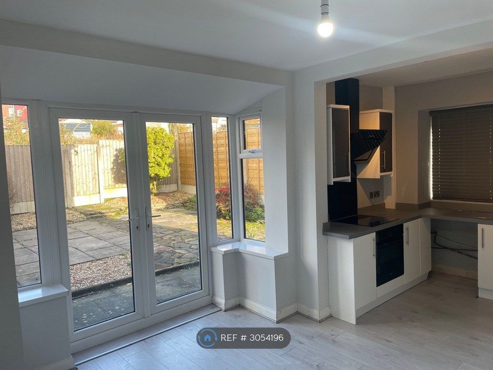 Property photo 2 of 33