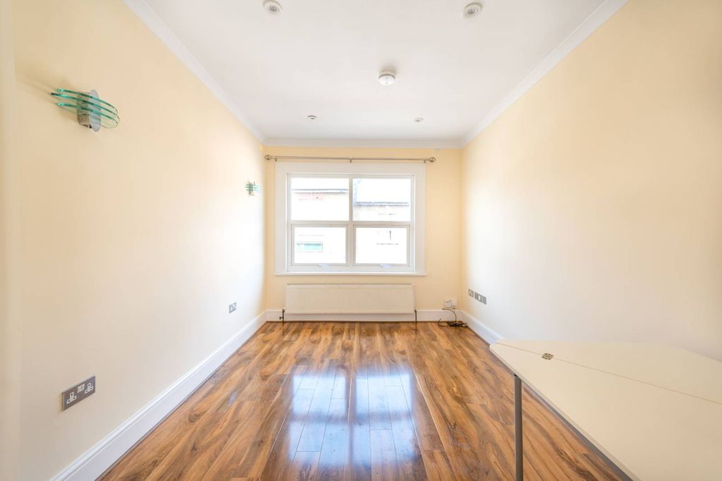 Property photo 2 of 7