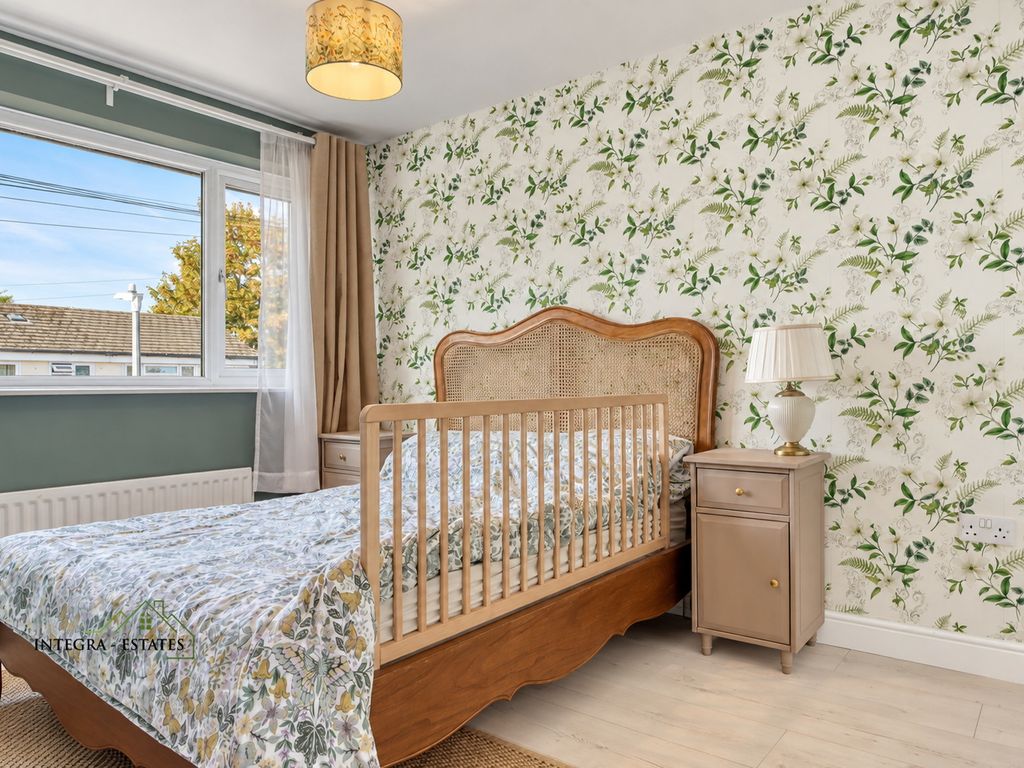 Property photo 3 of 26 West-Malling-Me19-Bedroom-Botanical-Wallpaper-And-Cane-Headboard