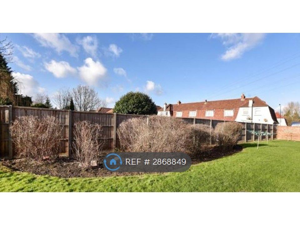 Property photo 2 of 11 Communal Garden