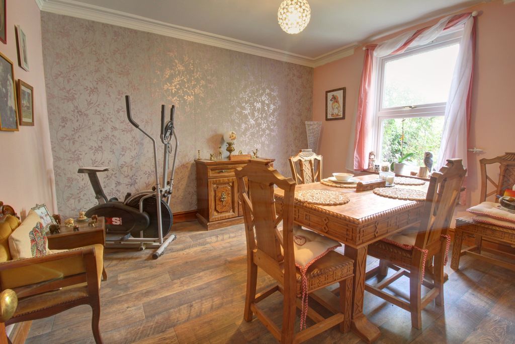 Property photo 3 of 11 Dining Room
