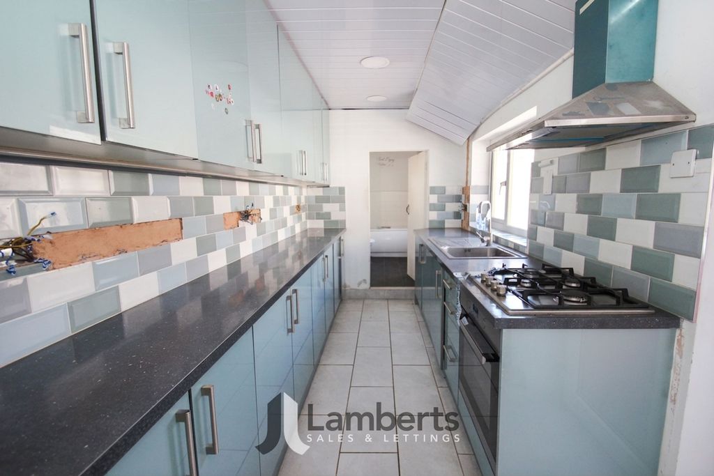 Property photo 2 of 17 Kitchen