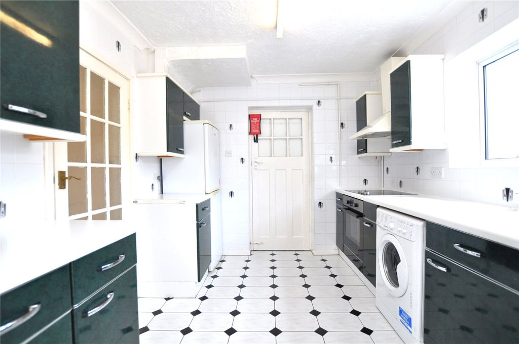 Property photo 2 of 8 Picture No. 21