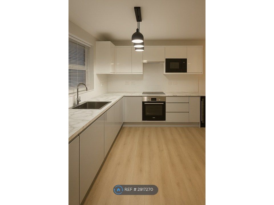 Property photo 1 of 15 Kitchen 3