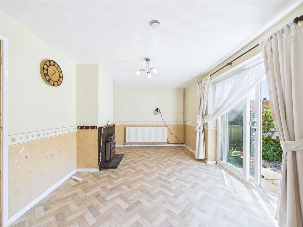 Property photo 2 of 16 2 - Three-Bedroom House In Winterboune.Jpg