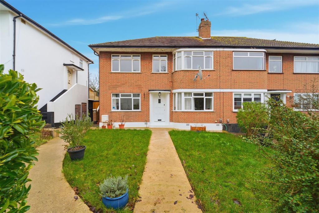 Property photo 1 of 11 80 Cavendish Avenue.Jpg