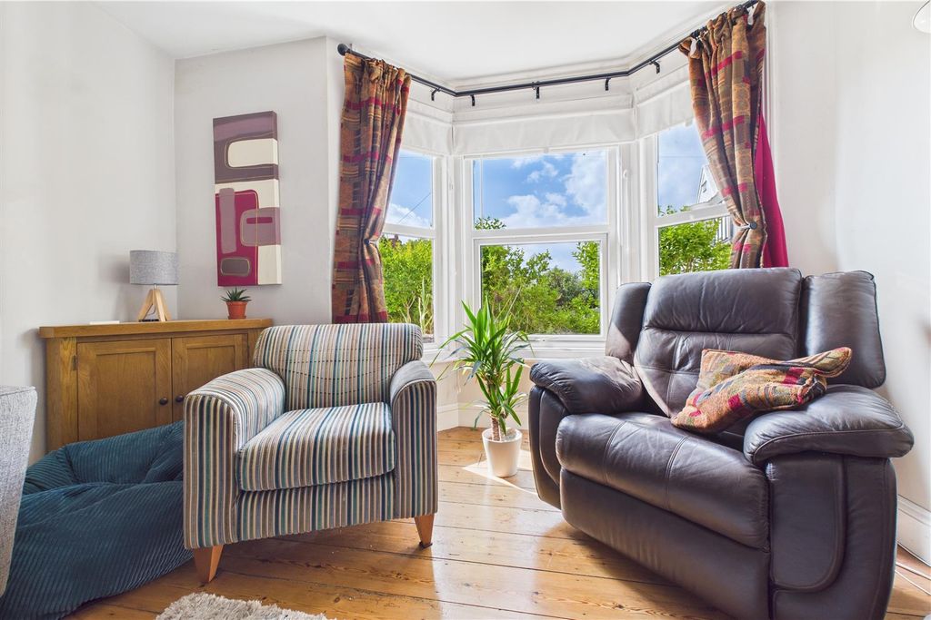 Property photo 3 of 28 Rock Cottage, 116 Farleigh Road, Backwell, North S