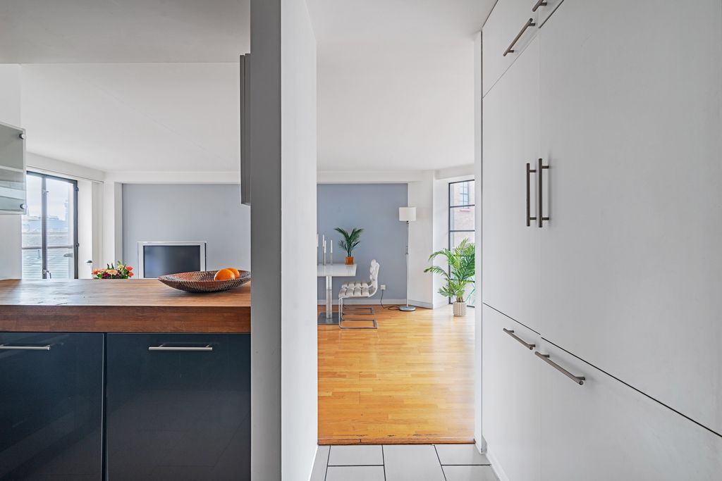 Property photo 3 of 37 Ice_Wharf_07