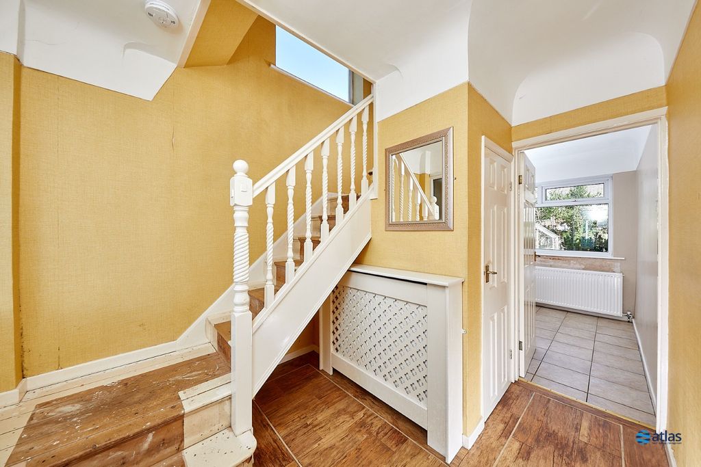Property photo 3 of 16 Hallway