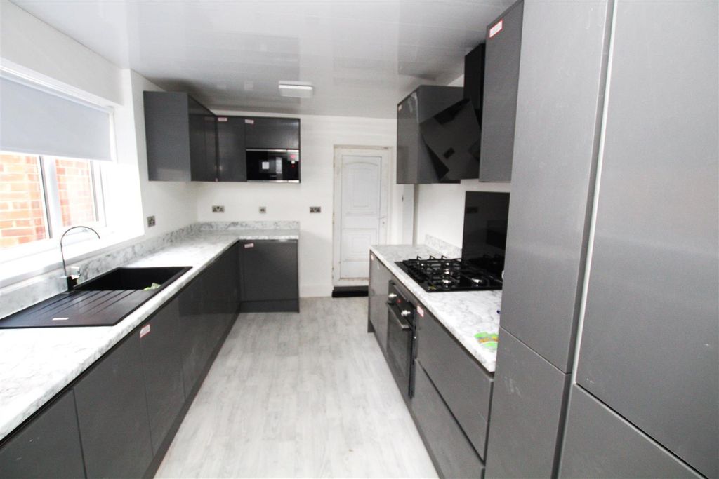 Property photo 2 of 14 Kitchen.Jpg