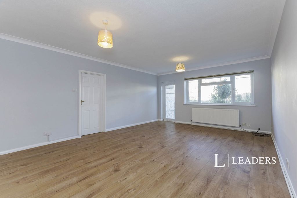 Property photo 3 of 9 Pbox-Img.Jpg