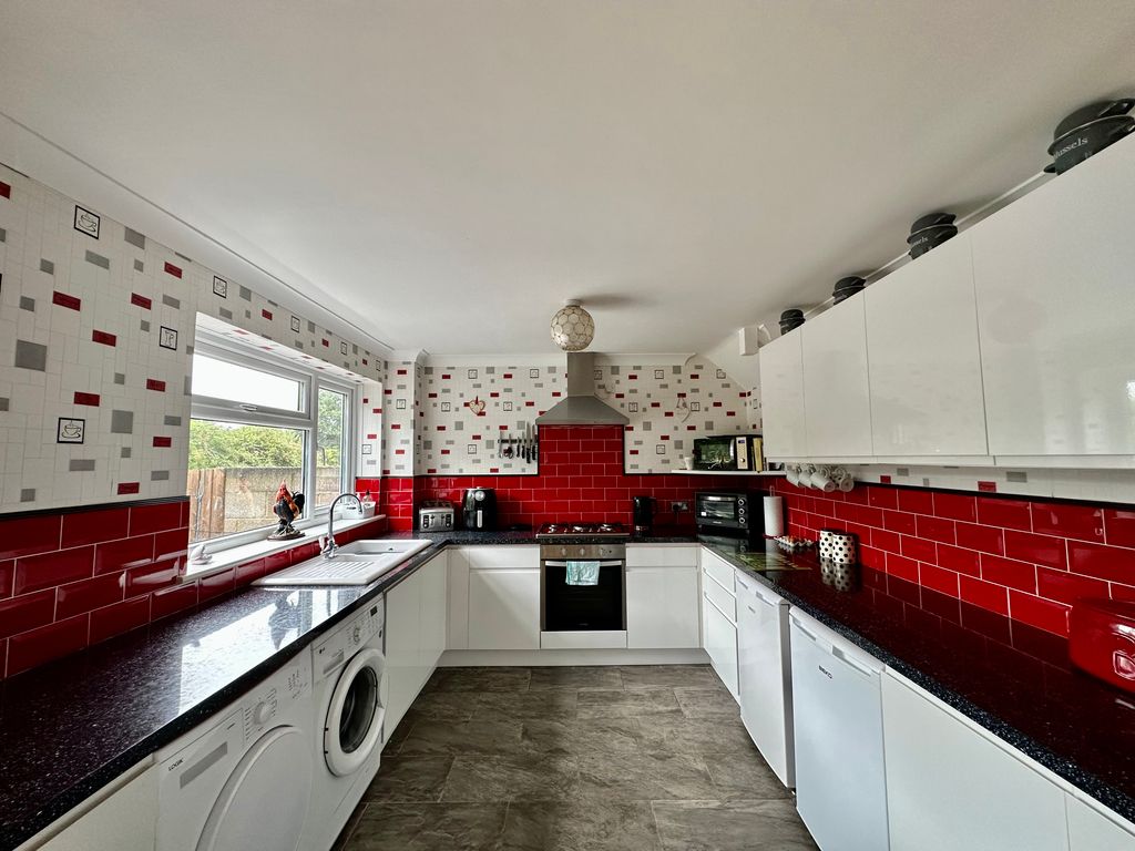Property photo 2 of 27
