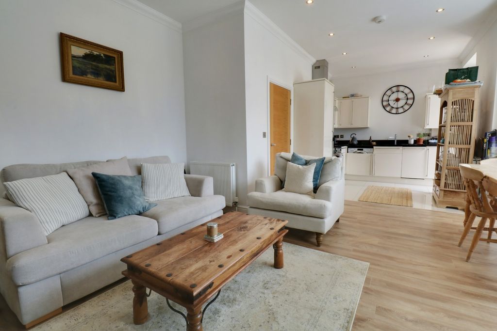 Property photo 2 of 12 4396341