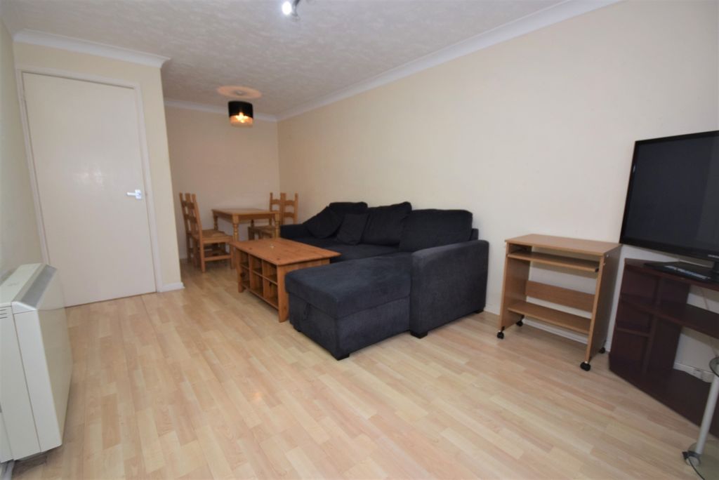 Property photo 3 of 7 Lounge