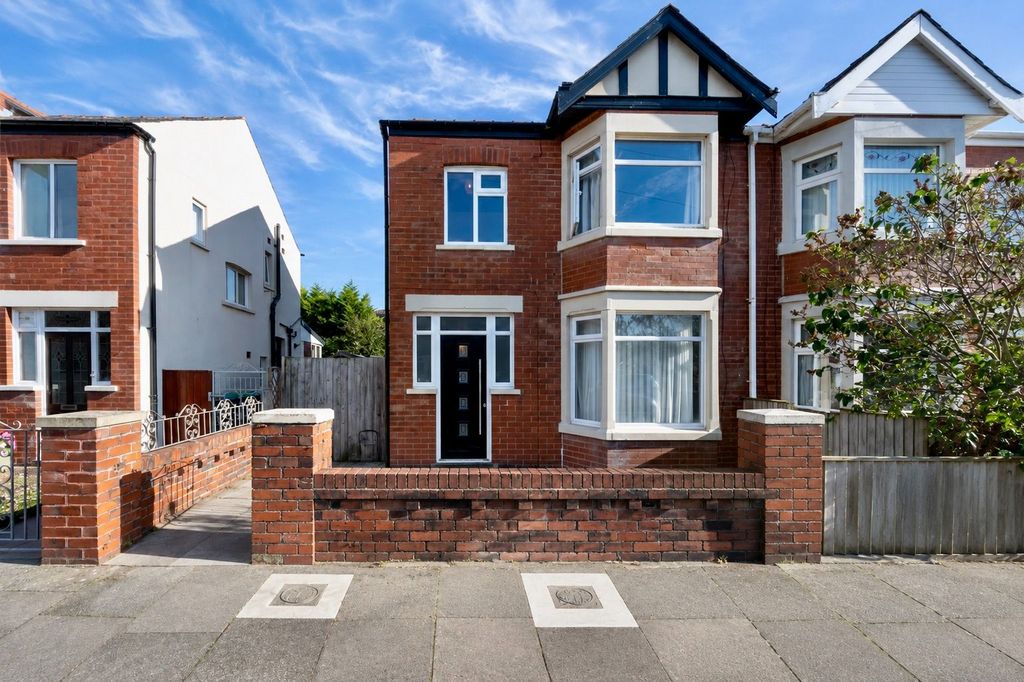 Property photo 1 of 30