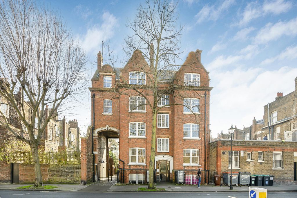 Property photo 1 of 6 Daniel_Watney_4_Stonefield_Mansions__Cloudesley_Square__London__11.Jpg