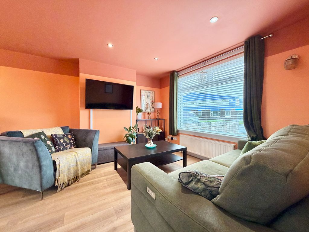 Property photo 2 of 30