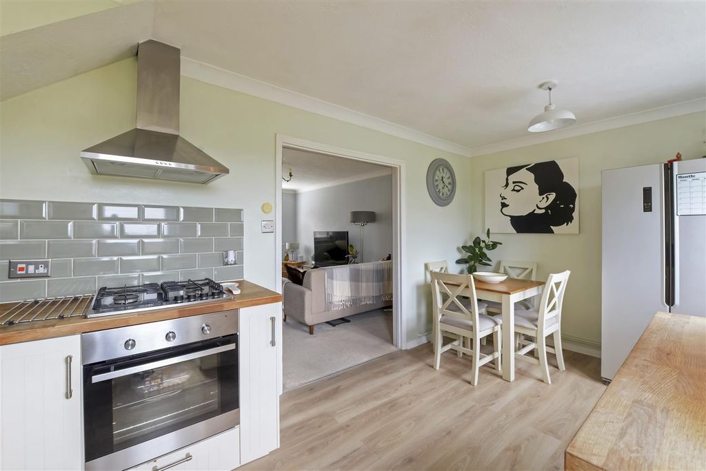 Property photo 3 of 17 3Thecedars09.Jpg