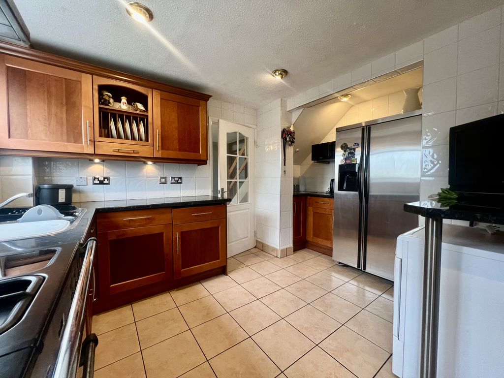 Property photo 3 of 14 Kitchen