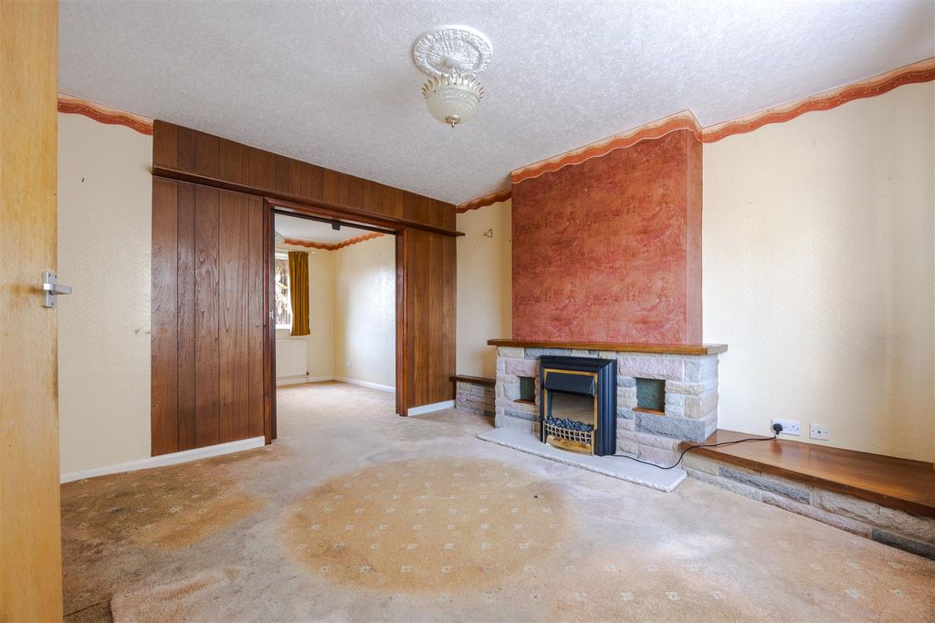 Property photo 2 of 13 Lounge