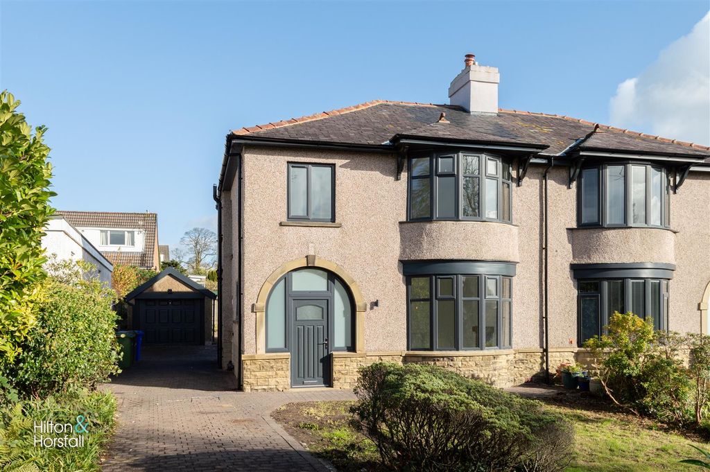 Property photo 1 of 18 Gisburn Road