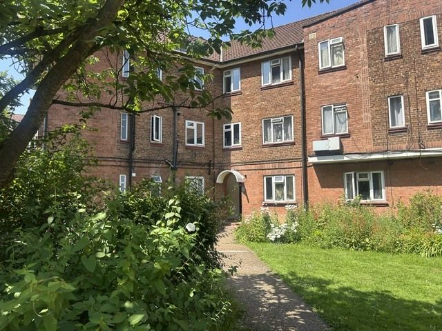 Property photo 1 of 9 Refurbished Purpose-Built 2nd Floor Flat, Situated In Wembley, Near Wembley &amp; Wembley Park Stations