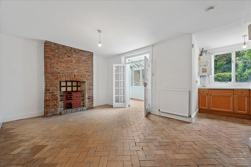 Property photo 2 of 8