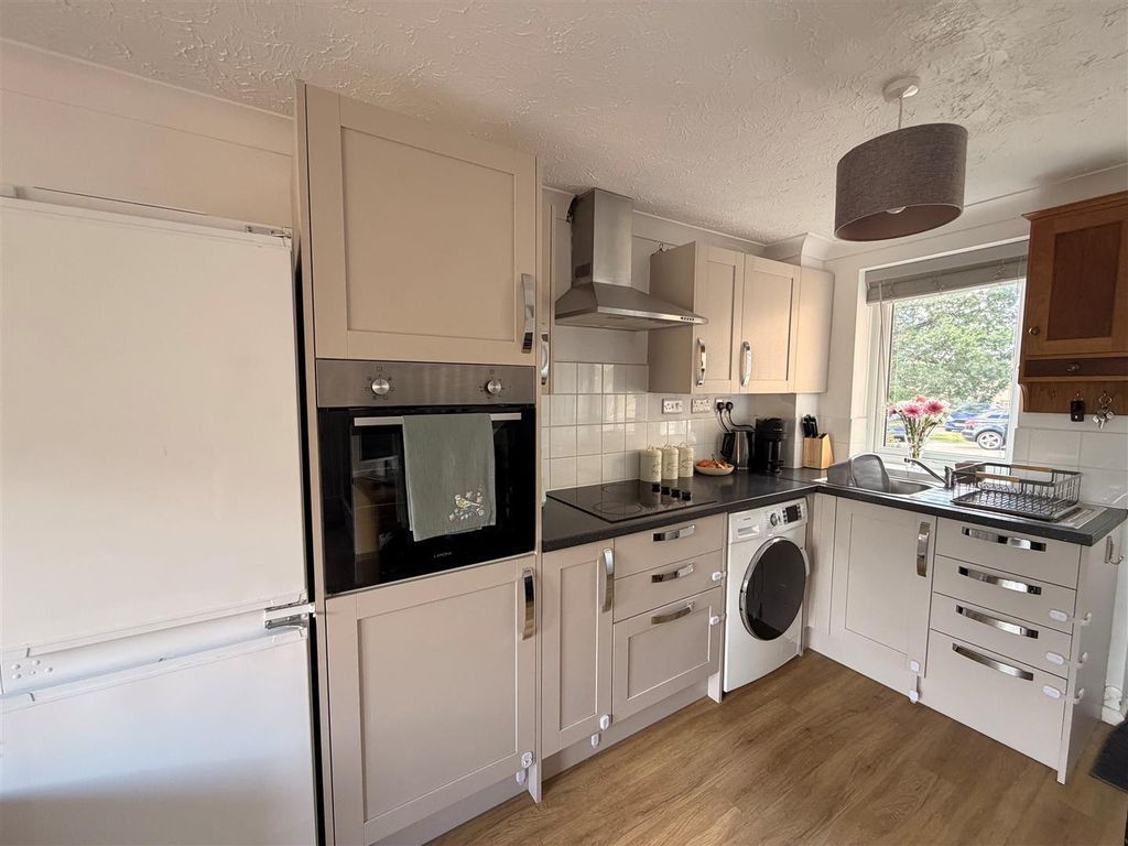 Property photo 3 of 11 Kitchen.Jpg