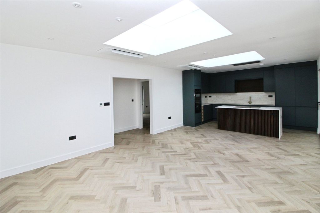 Property photo 2 of 17 Picture No. 13