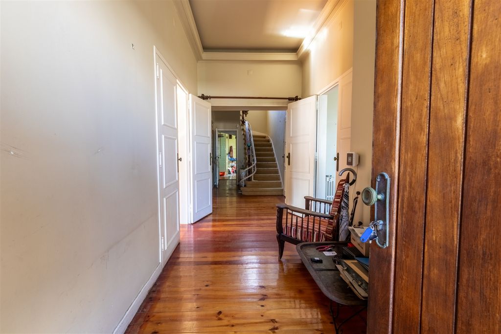 Property photo 2 of 114