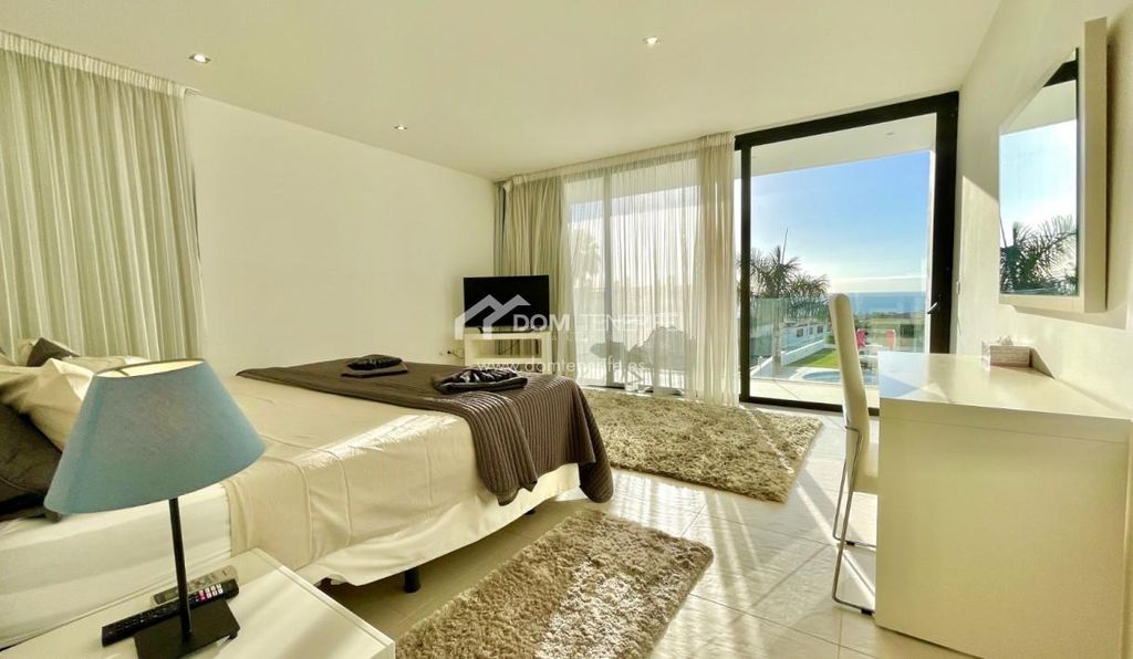 Property photo 1 of 44 Villa With Pool, El Madroñal