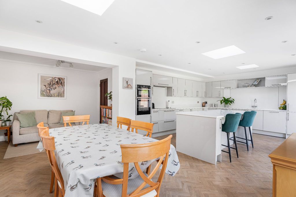 Property photo 3 of 23 Photograph 4