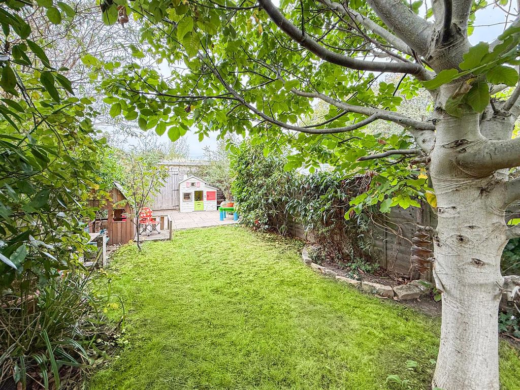 Property photo 2 of 21 Garden