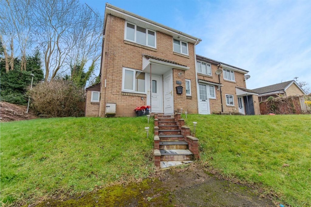 Property photo 1 of 13 56 Open Hearth Close 1.Jpg