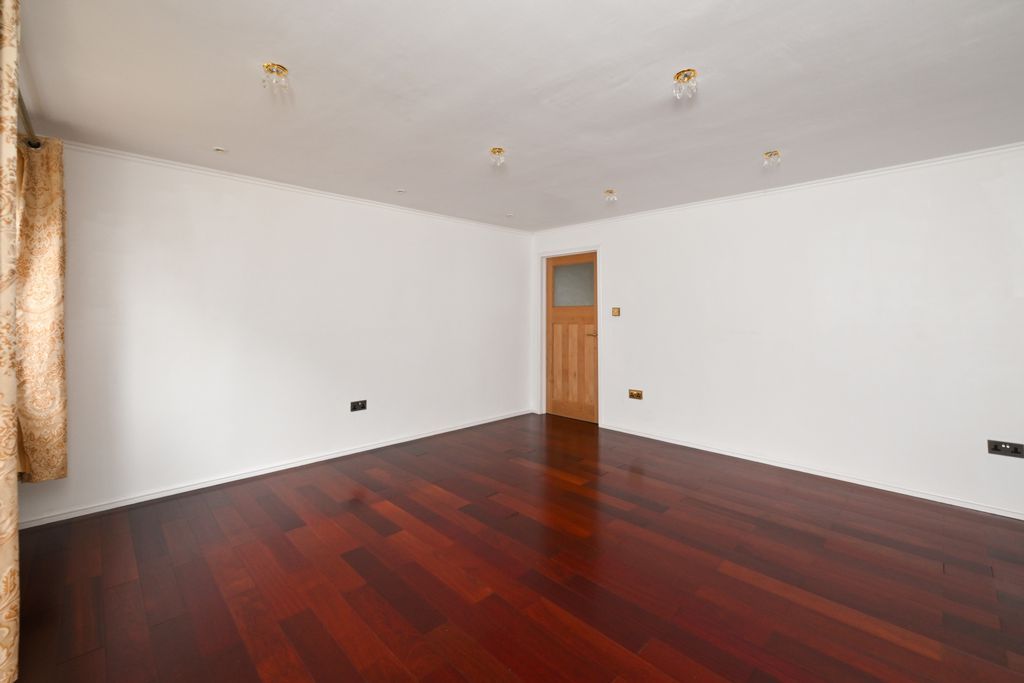 Property photo 3 of 19 Photo 8