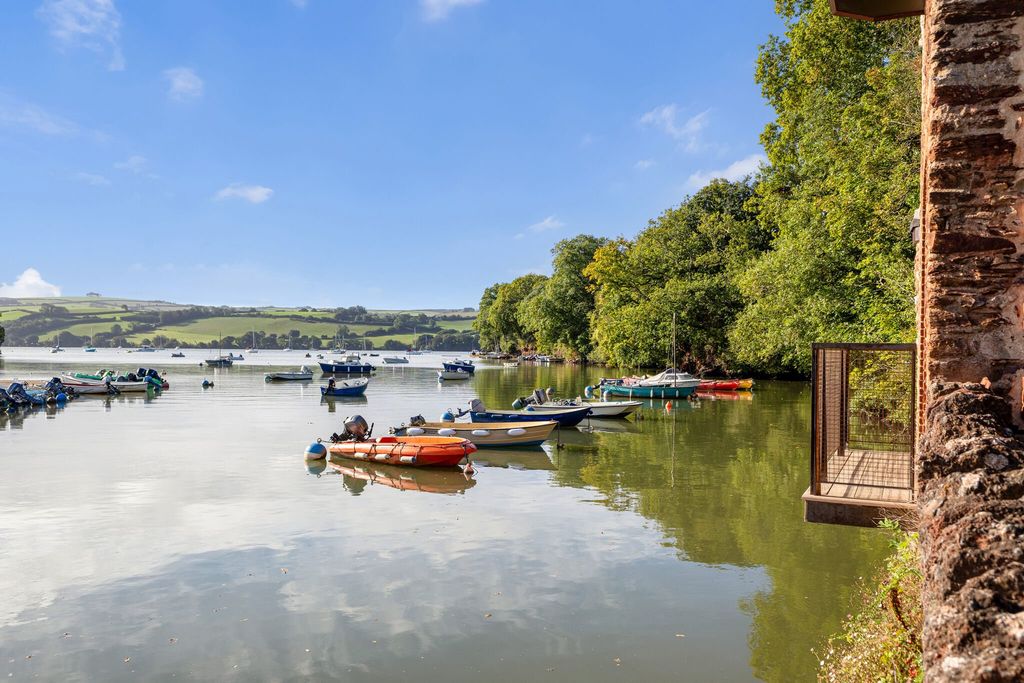Property photo 1 of 25 The Boathouse