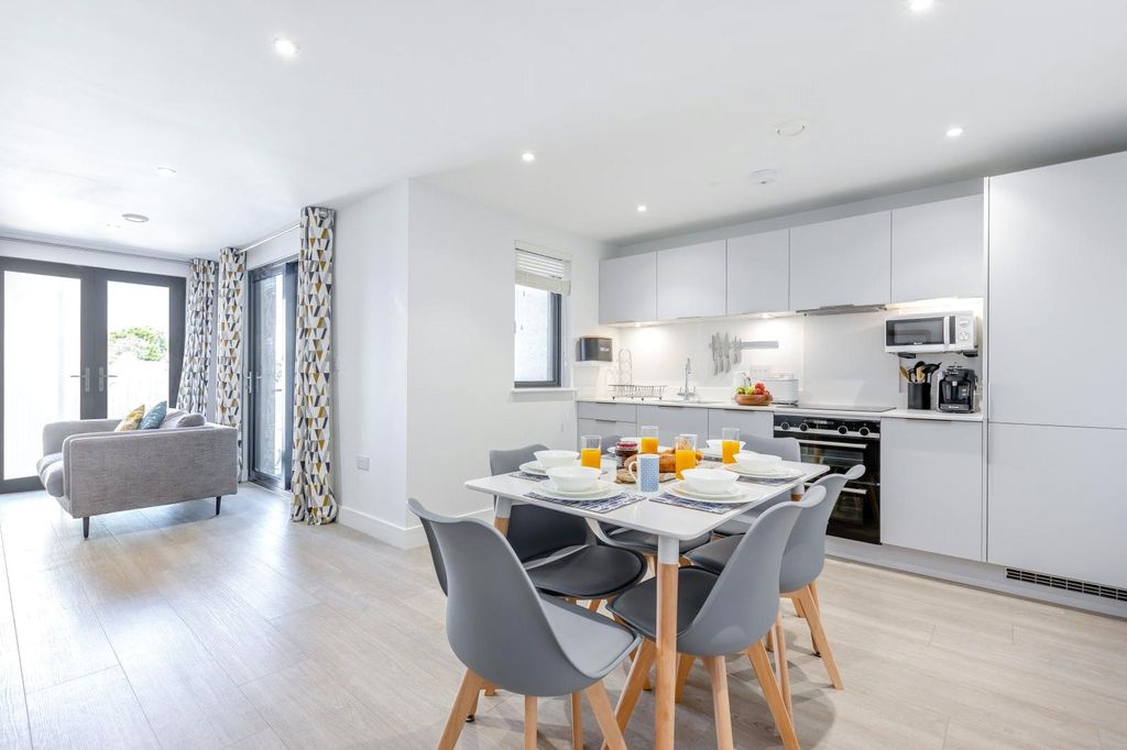 Property photo 1 of 27 Picture No. 14