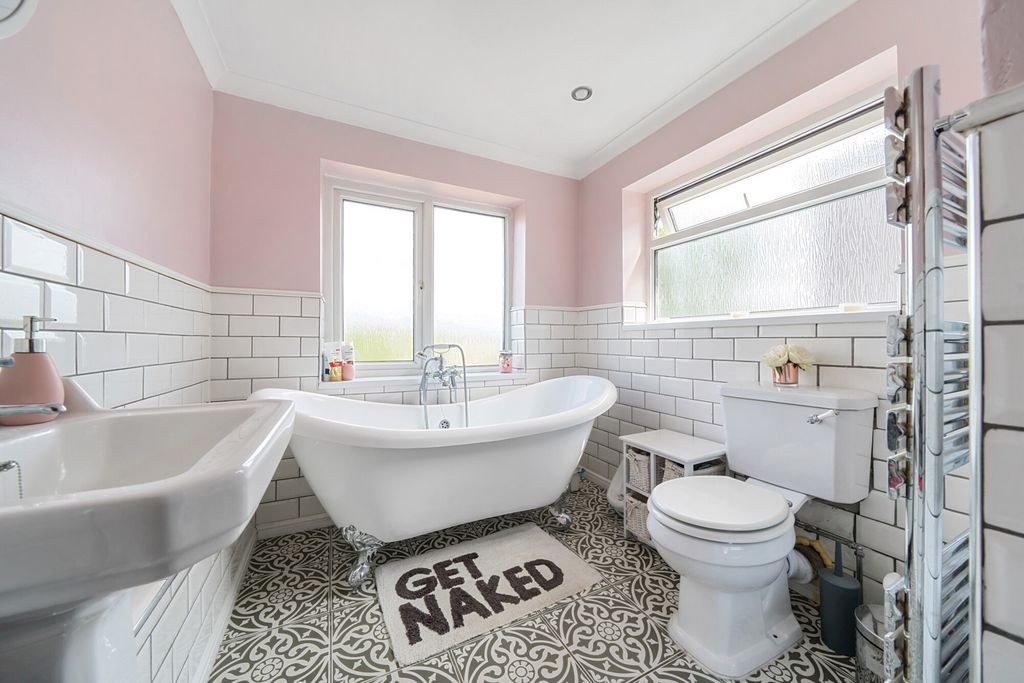 Property photo 3 of 21 Bathroom