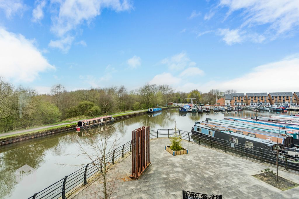 Property photo 3 of 25 Picture No. 06