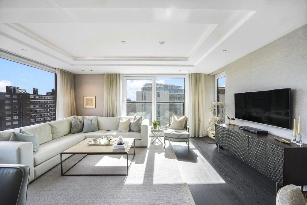 Property photo 3 of 12 Bridgeman House
